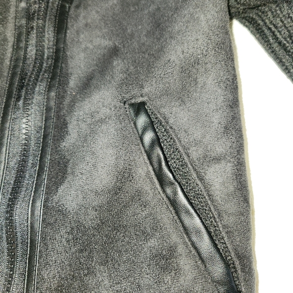 Kendall & Kylie Chic Black Jacket with Zipper. Faux Suede Body, Knit Arms - Picture 6 of 11